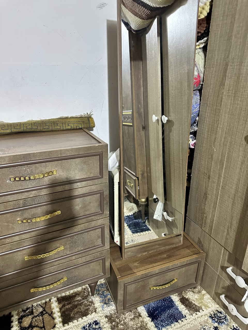 غرفه تركي عشر قطع فخمه سعره 700 وطباخ اربع عيون اخو جديد سعره 100 عنوان كربلاء حي فارس 

‭0776 290 4332‬
