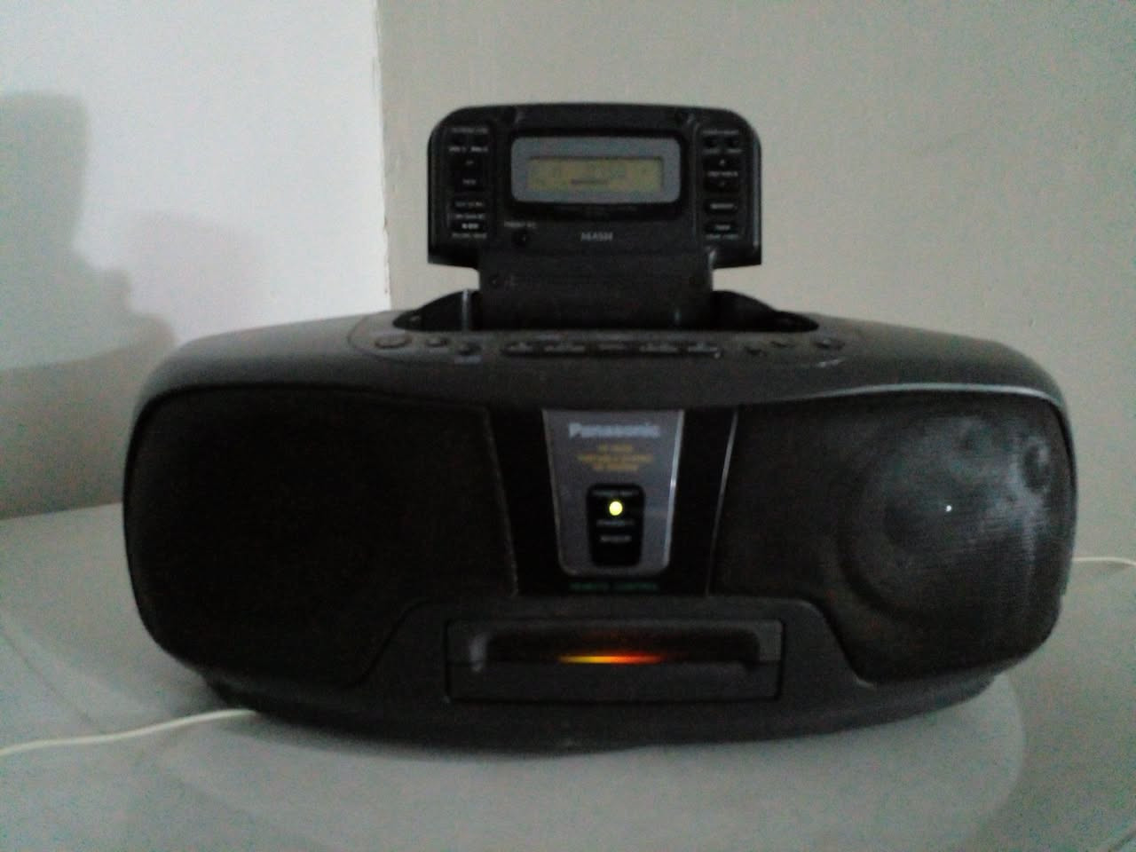 مسجلات Panasonic  يعمل راديو FM  وAUX  فقط     سعر الجهاز الواحد 45 الف   ومسجل Panasonic صغير بعمل راديو ومسجل بدون AUx سعر 50  الف  ومسجل Panasonic   عاطل  سعر الجهاز  15 الف  بغداد  ***********
