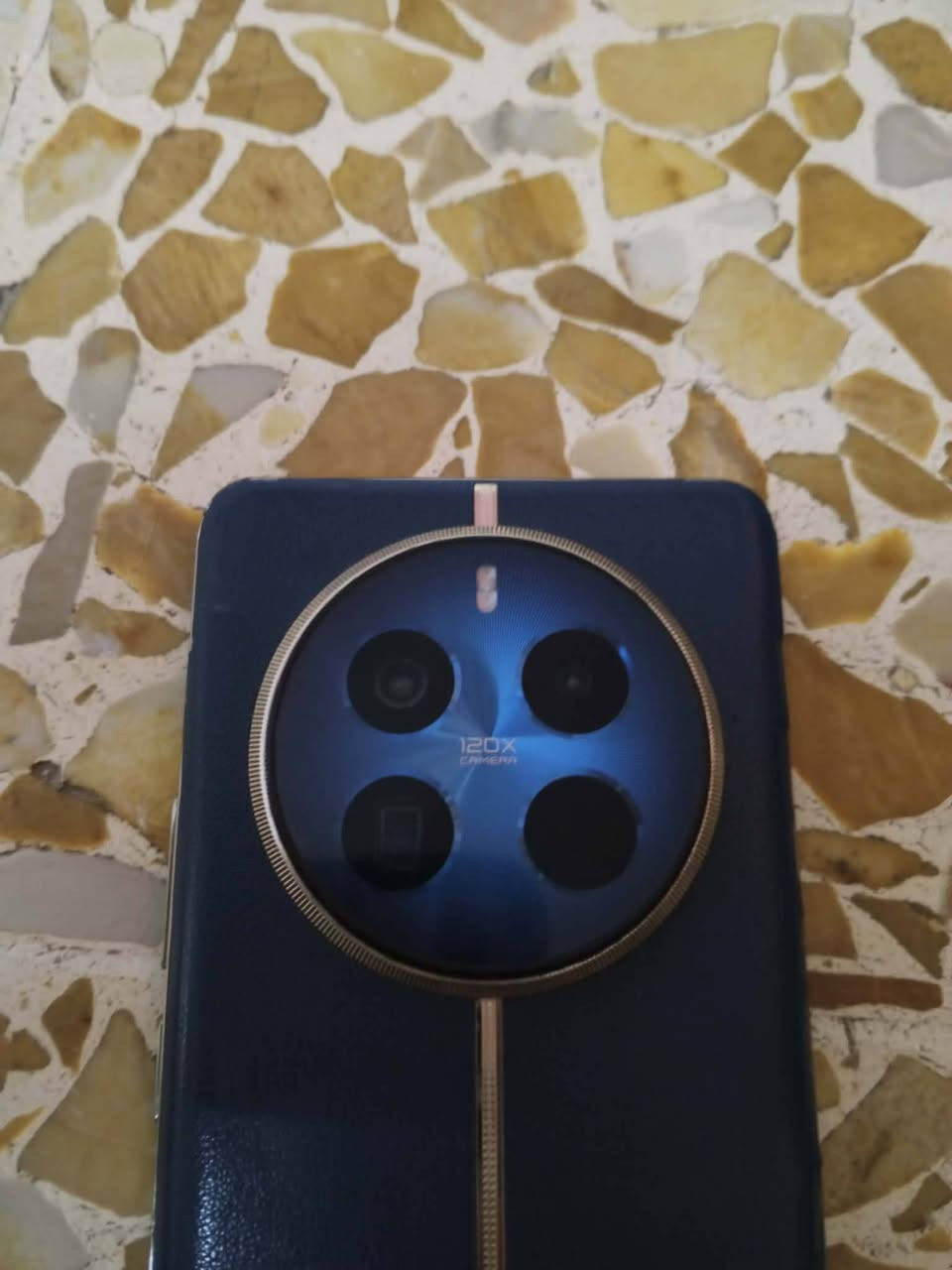 اعادة النشر بسبب الوعود الكاذبه
السلام عليكم 
ريلمي 12 برو بلص وحش التصوير
الجهاز شاشته بيها فطر 
والضهر تعبان والشاصي رايح لونه
والجهاز بعض مرات يطفي من حاله ويتصلح 
المواصفات 
1- شاشه 120 هيرتز 
2- شاشه منحنية
3- ذاكره عملاقة 512
4- بطارية 5000
5- شحن سريع 67 واط
6- كامره 200 ميكا بكسل تصوير فيديو4K
7- زوم 120 اکس
8- ببجي 60 فريم 
السعر 180 قفل قفل قفل


**إذا كنت صاحب هذا الإعلان وتريد حذفه لأي سبب، رجاءا أرسل رسالة إلى الدعم الفني**