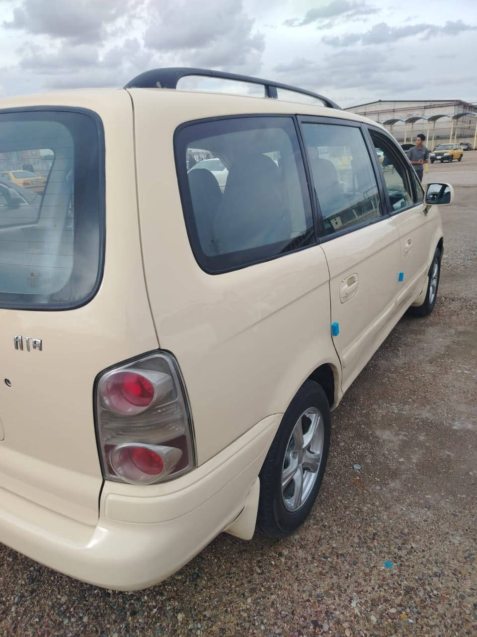 سلام عليكم البيع هونداي ترانجيت مديل 2006
رقم بغداد  تريد تحويل تريد وكاله   وارد خليجي بدون حادث صبغ عام جماليه فقط محرك كير جديد 7 راكب تبريد ثلج مابيه كل نقص السعر 75
للتواصل على 
رقم*********** 
البكان البصره حي المهندسين القبله
