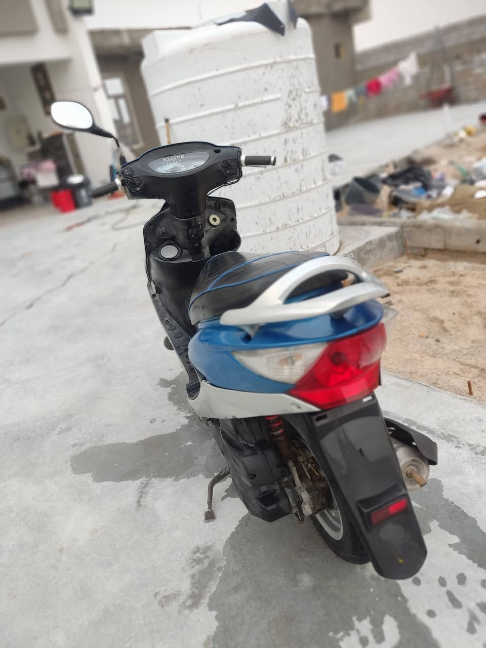 السلام عليكم 
دراجه كامكو V2 للبيع 
دراجه نضيفه وكامله من كلشي 
السعر 550 وبيه مجال 
العنوان (الغراف) 
رقم ***********
