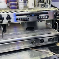 للبيع مكينة باريستا la spaziale s5 ايطالية مستعملة قليل كلش قوية جداً ...