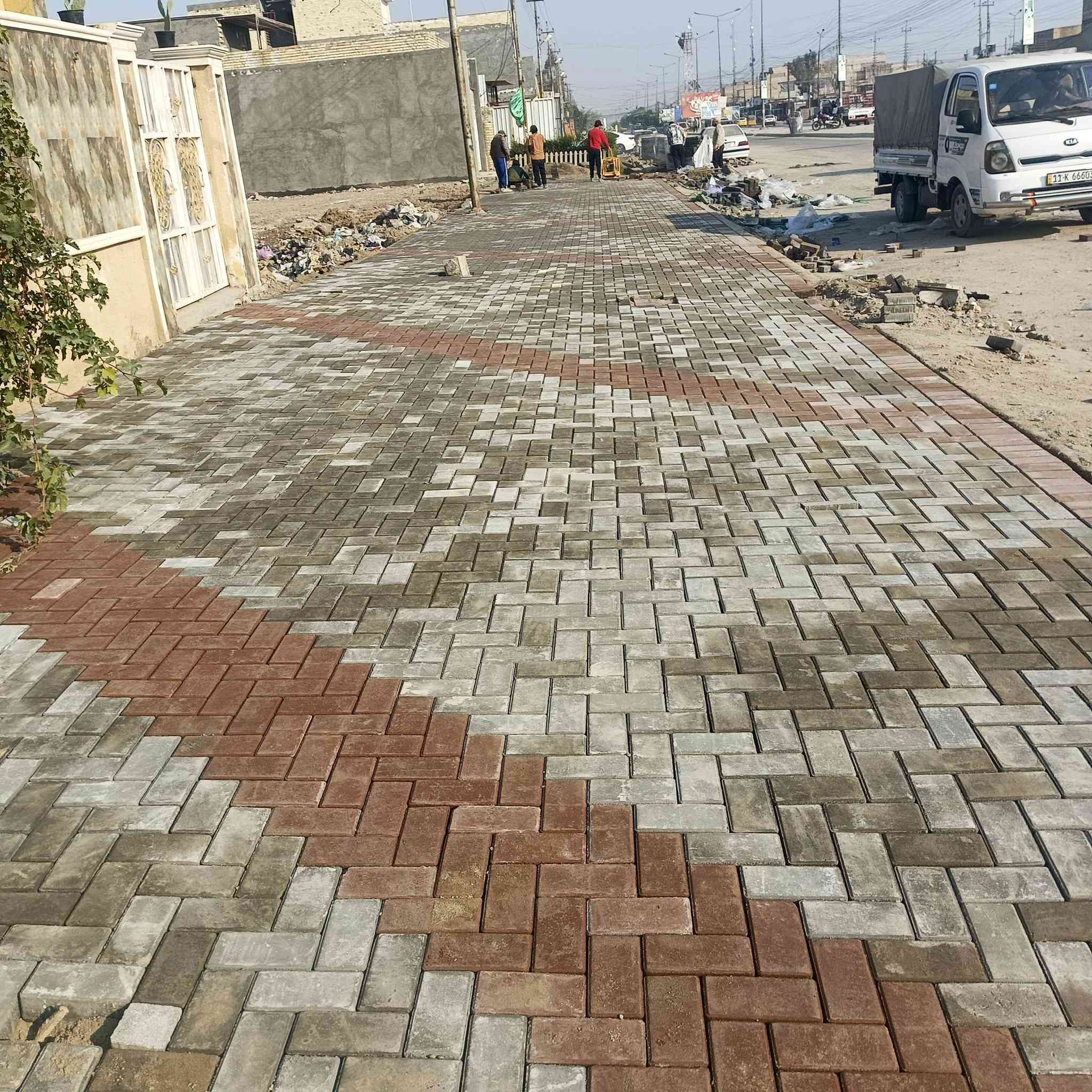 متوفر كادر عمل
نشتغل انواع الارصفه شوارع حدائق مدارس دوائر 

  ونشتغل جميع المحافضات ويوجد كرسته وعمل توصل على ارقم ***********
