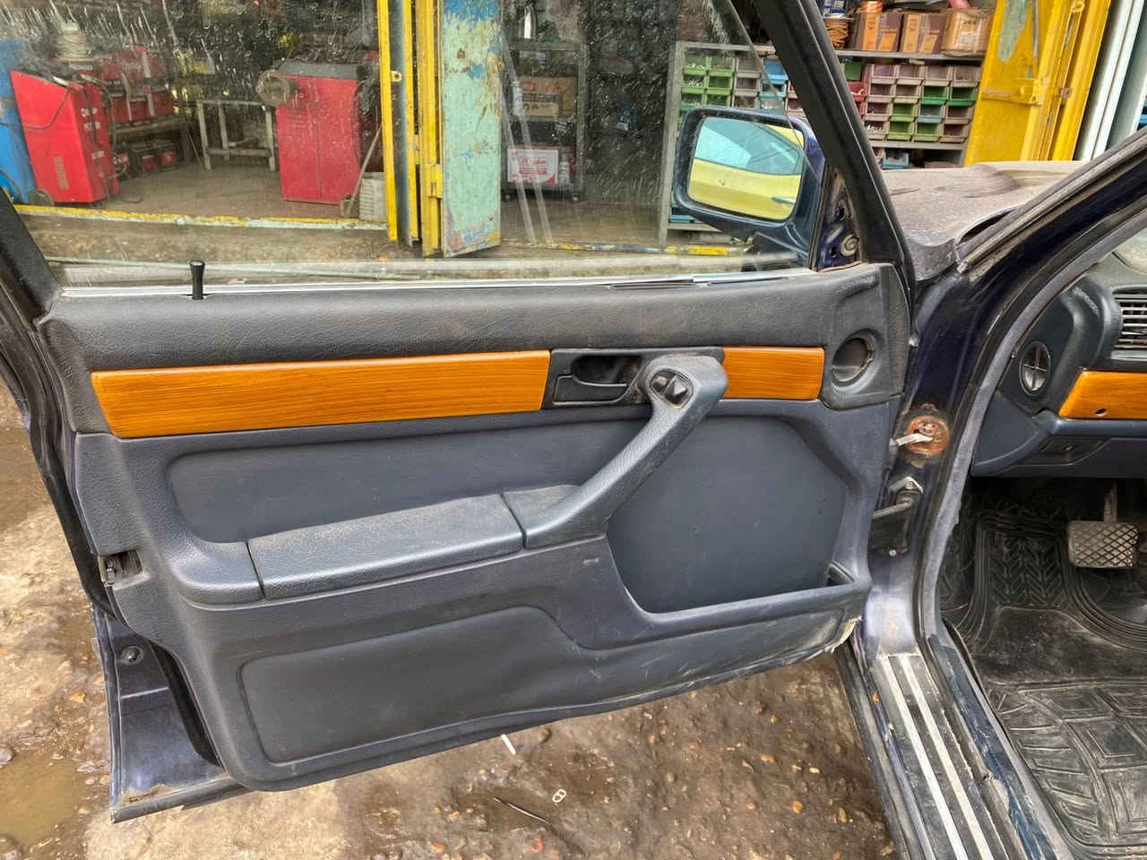 السلام عليكم
بي ام  موديل 91 مكينه كير خير من الله
حداديه صدر جديدت تبريد شغال
الرقم دولي القادسيه بسمي مكان السياره بغداد
مكفوله من اي حادث داخلي باب اليمن امبدل
العنوان الشعب بغداد.   السعر٥٨  / ***********
