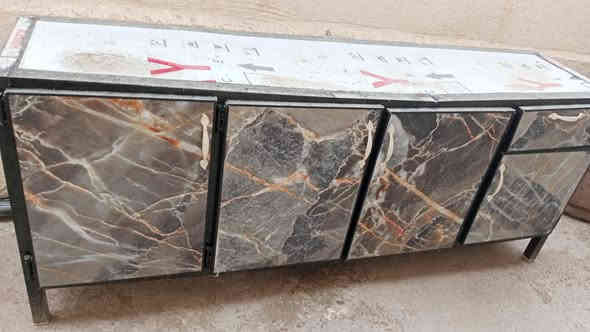 السلام عليكم غراض للبيع
‏غسالة شغاله نقصه فقط غطاء الغسل سعرها 75
‏ميز طعام خشب جديد انتيكه 85
‏كاونتر نضيف تسكام ضرر صغير موضح بالصورة 
‏نهايته 100
‏العنوان حي البساتين 
‏***********
