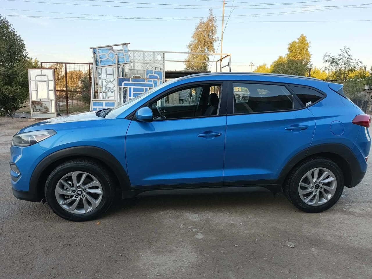 السلام عليكم توسان 2016 وارد امريكي محرك 2000
السياره ب اسمي 
حادثه مثل ما موضح ب صوره
مكاني بغداد
متواجد ع رقم والواتساب
*********** سعرها ١٦٥ وبيها مجال لشرايه
