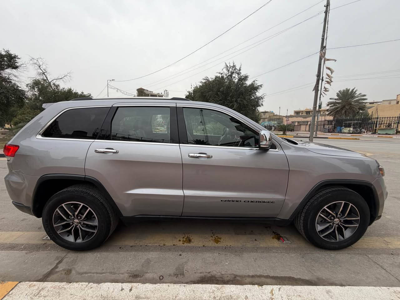 جيب كراند شيروكي لمتد 2018 فول عدا الفتحة

صبغ 3 قطع جاملغين وبنيد ✅

محرك 6 سلندر 3600 سي سي
كشن خزن ميموري
كشنات جلد تدفئة
ستيرن تدفئة
كشنات كهربائية
صندوك كهرباء
ابواب بصمة 
حساسات خلفية
كاميرا دوارة
بريك ذاتي خلفي مانع تصادم
تشغيل عن بعد
ماشية 75 ميل

السعر 189 $ ورقة فقط ✅

جاهزة رقم بغداد الدولي باسمي تحويل مباشر  ✅

مكاني الوزيرية للاستفسار *********** بغداد, العراق
