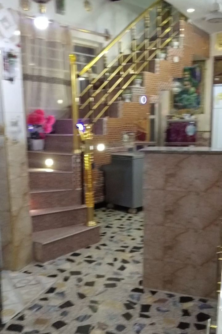 دار لبيع سبع قصور شارع ابوعلي قرب عن الشارع العام 100متر الواجهه 4ونص ونزال25كامل تجيب غراظك وتكعد ماناقصة شي طابق ونص غرفتين نوم باقي التفاصيل اتصل ***********بلخدمة السعر 60 موجود خاص
