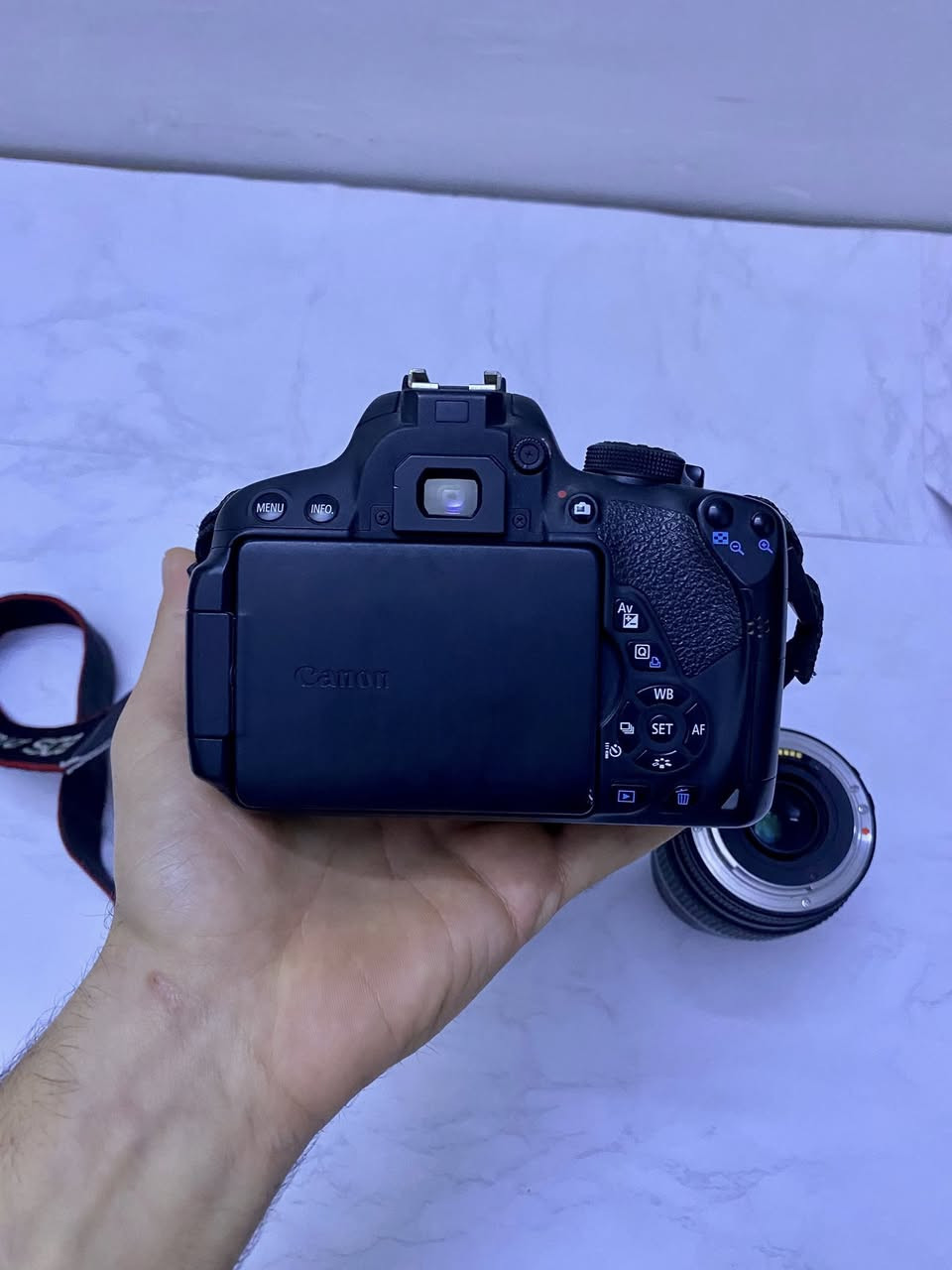 للبيع مكاني بابل مركز
كانون d700  استخدام عائلي 
عدسة ياباني ٧٠-٣٠٠
عدسة ٥٥-١٨
شاحنة اصلية 
بطارية اصلية
سعرها ٤٥٠ وبيها مجال


**إذا كنت صاحب هذا الإعلان وتريد حذفه لأي سبب، رجاءا أرسل رسالة إلى الدعم الفني**