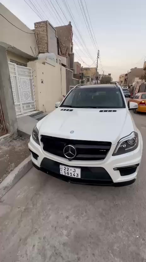 سلام عليكم من رخصة الادمن مارسيدس GLموديل2013 معروفه مواصفات ابواب شفط أربع ابواب بصمه جوبلسات تصعدكامرات 360درجه حساسات بكل الجوانب تدفئه تبريد كشنات امامي خلفي مواصفات بعد بيها هواي مواصفات وارد أمريكي داخله كلين السياره بدون صبغ بس انطخت عندي بالباب الخلفي موجودةبلصورللاتصال ***********موجودواتساب وماسنجر
