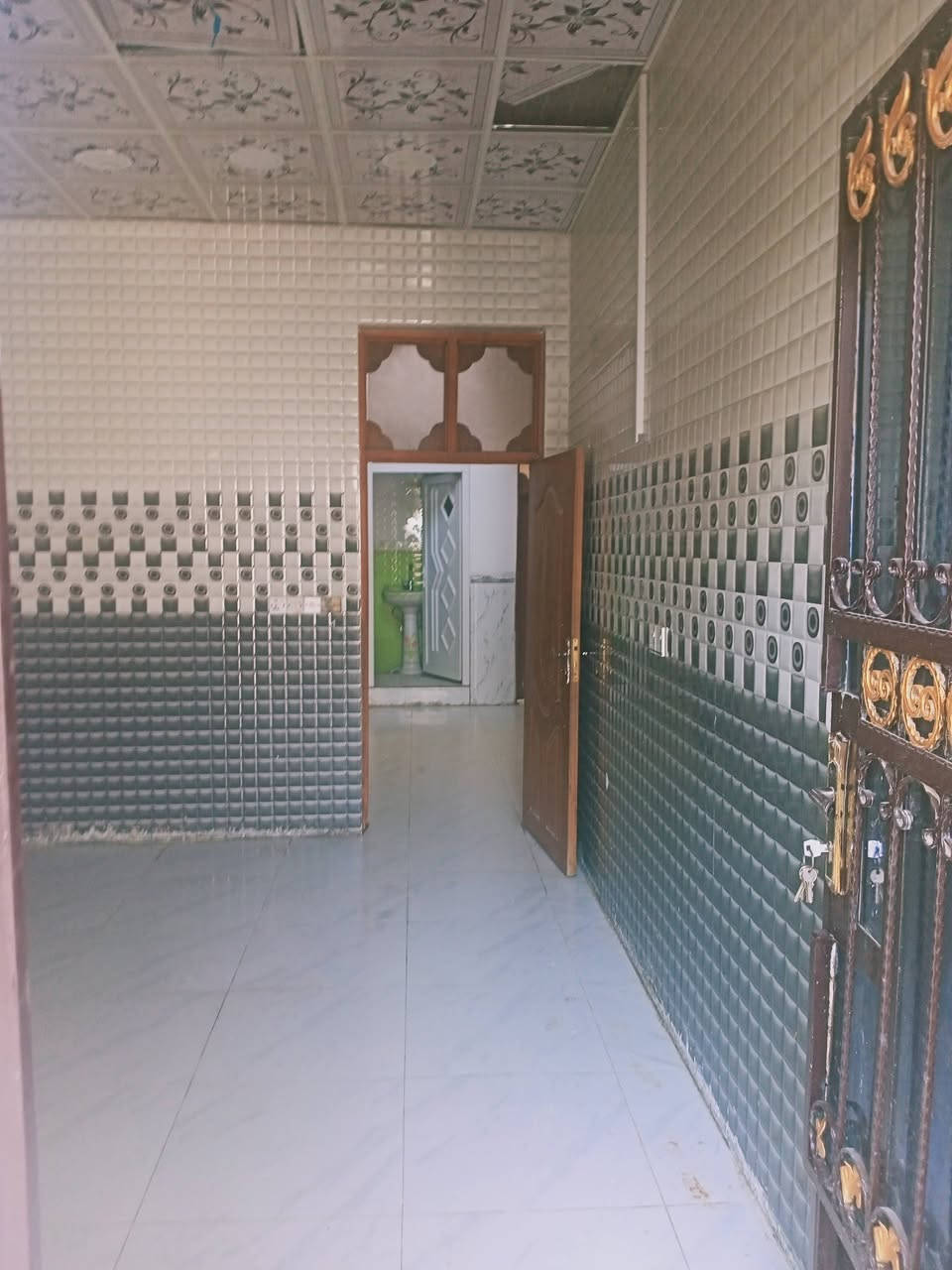 سلام عليكم بيت للبيع المساحه 150 متر طابوصرف زراعي سند25تحويل ثاني يوم الخدمات ماي كهرباء تبليط مجاري المكان حله نادر الثانيه فرع سكلة صدام الاستفسار الاتصال على هذه الرقم ***********
