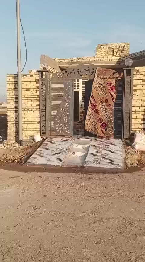 السلام عليكم موجود بيت للبيع في مجمع الكرار زراعي سند 25 قرب سيطرة المجبس المساحة 250متر للاستفسار الاتصال على الرقم *********** مستعجل ع البيع
