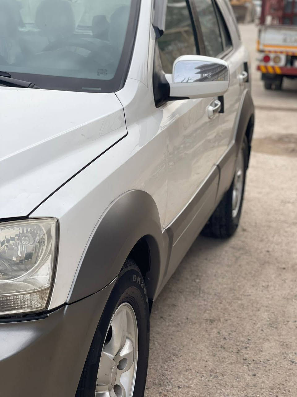 السلام عليكم 
 سورنتو 2007
وارد خليجي سياره اعلى فئه فول مواصفات بيه صبغ قطعة ونص 
رقم بغداد 
تحويل مباشر 
المواصفات 
فتحه سلايت 
داخل جلد 
فورويل 
شاشه كامره 
حداده حلوه
دواخل جلد 
تبريد ثلج شرط 
محرك 6 كفاله 
كير مكفول 
تحكم استيرن 
وباقي المواصفات المعروفه 
سياره ما متعوبه
مكان السياره بغداد 
رقم الهاتف ***********
