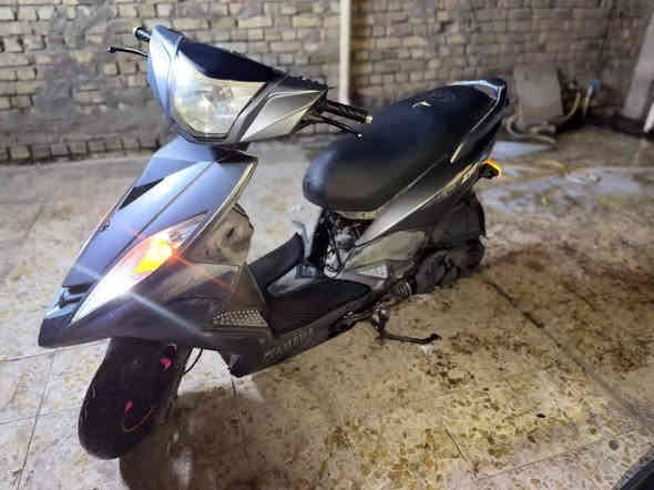 السلام عليكم شباب دراجه جي تي ار كفالة عامه الدراجه صار الها شهرين نازله من الرمبه بيها شلعة تشك الكاع + عداد شحن الباتري و بانزين محسن فقط و الدهن أمزويل و هاي صورها كدامكم فقط الكفرات متضررة قليلاً السعر مليون و 100 (***********) متواجد واتساب مكاني بغداد البلديات
