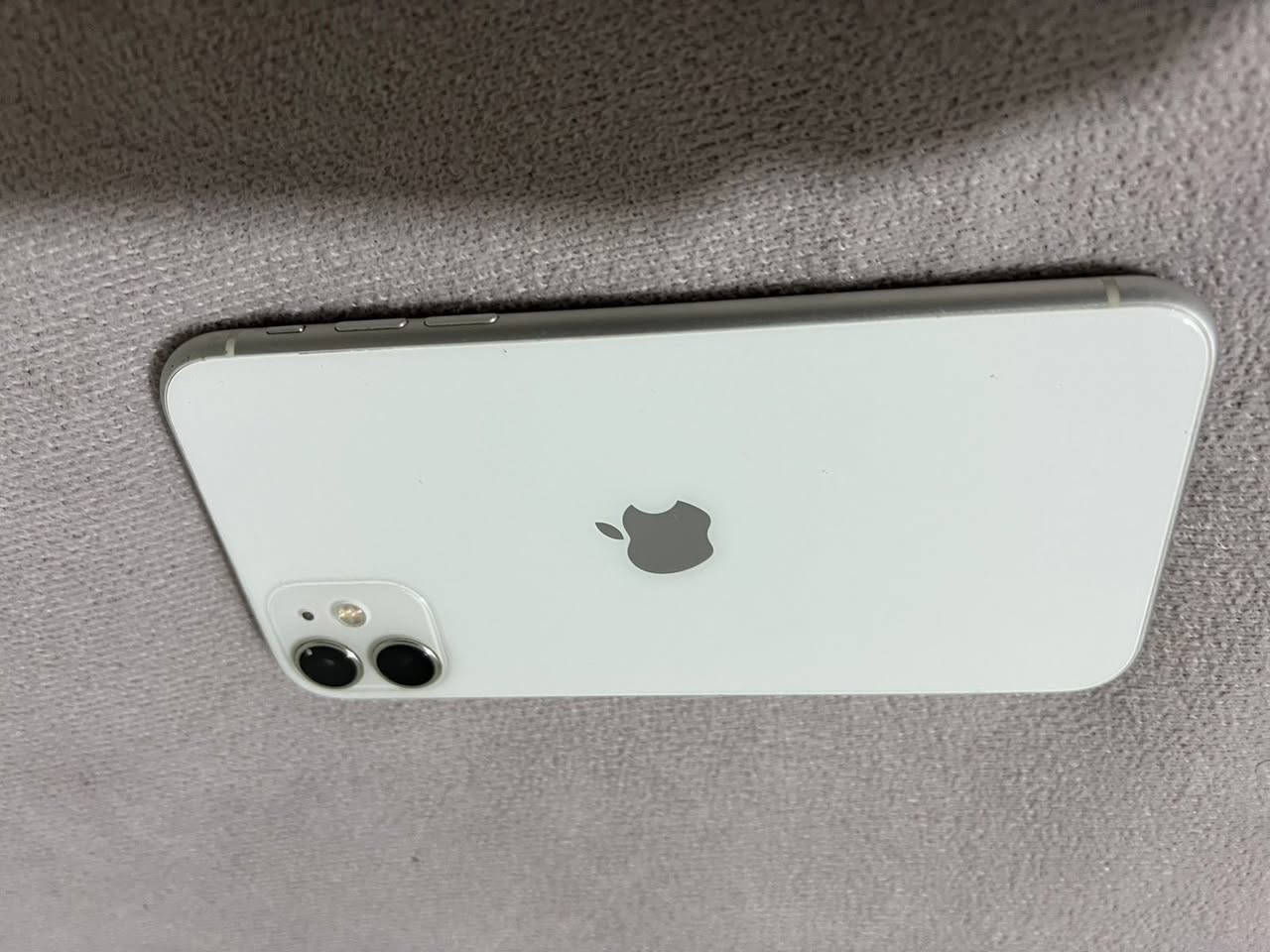 ايفون 11 عربي شرق اوسط بطاريه 74 ذاكره 64 تليفون مكفول زلغ مابي يوجد توصيل لكل العراق نضافه 100/100 السعر 275 وبي مجال عنواني بغداد بلديات الاستفسار ***********
