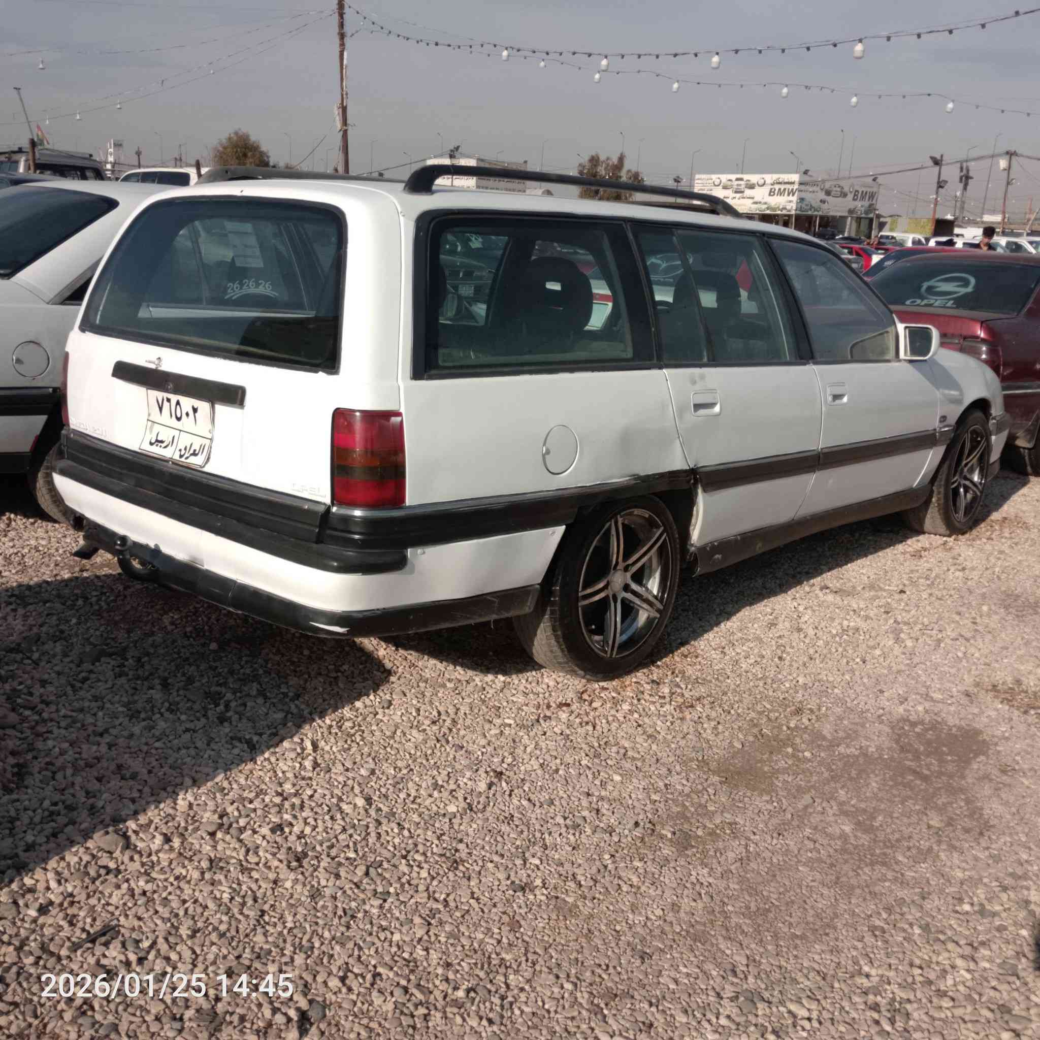 سەیارە ئۆمیگا مۆدیڵ 1993
گێڕ حادی گێڕو مەکینە بەشەرت
کارەبای هەمووگیانی ئیش دەکات
چوارتایەو ویڵی نوێ ڵە سەرە
سەیارە کە سەنه وی بەزربووە
من بەئەوەڵایات دەی فرۆشم
سحر23مەجاڵ شوێن هەوڵێر
***********
