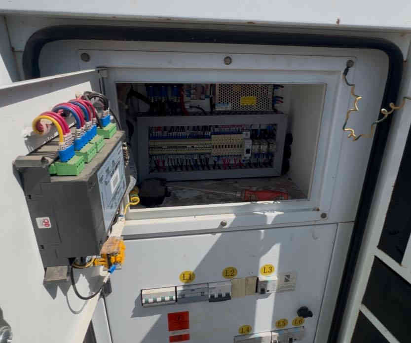 السلام عليكم 
للبيع مولد نوع بيركنز بزون انكليزي اصلي افجي ولسون
 كاتم 100%محرك 4سلندر توليد 20كيفي ثري فيز بلادي
وارد استرالي منضومة حماية فول اوتو اطفاء وتشغيل ذاتي 
المولد مشتغل قليل جداً برغي ما مفتوح بيها شرط الحمل
العنوان//بابل-الشوملي-سريع البصره 
للأستفسار//***********
متوفر توصيل 🚚 الى جميع المحافظات
