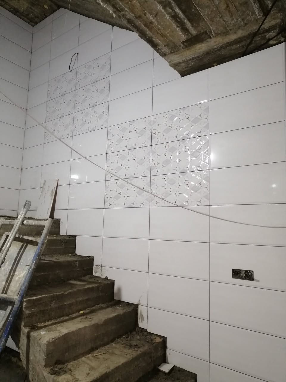 بسم الله الرحمن الرحيم يوجد خلفه سيراميك بورسلين ومرمر وكاشي درجه اولى رقم الموبايل وعلى الواتس ***********
