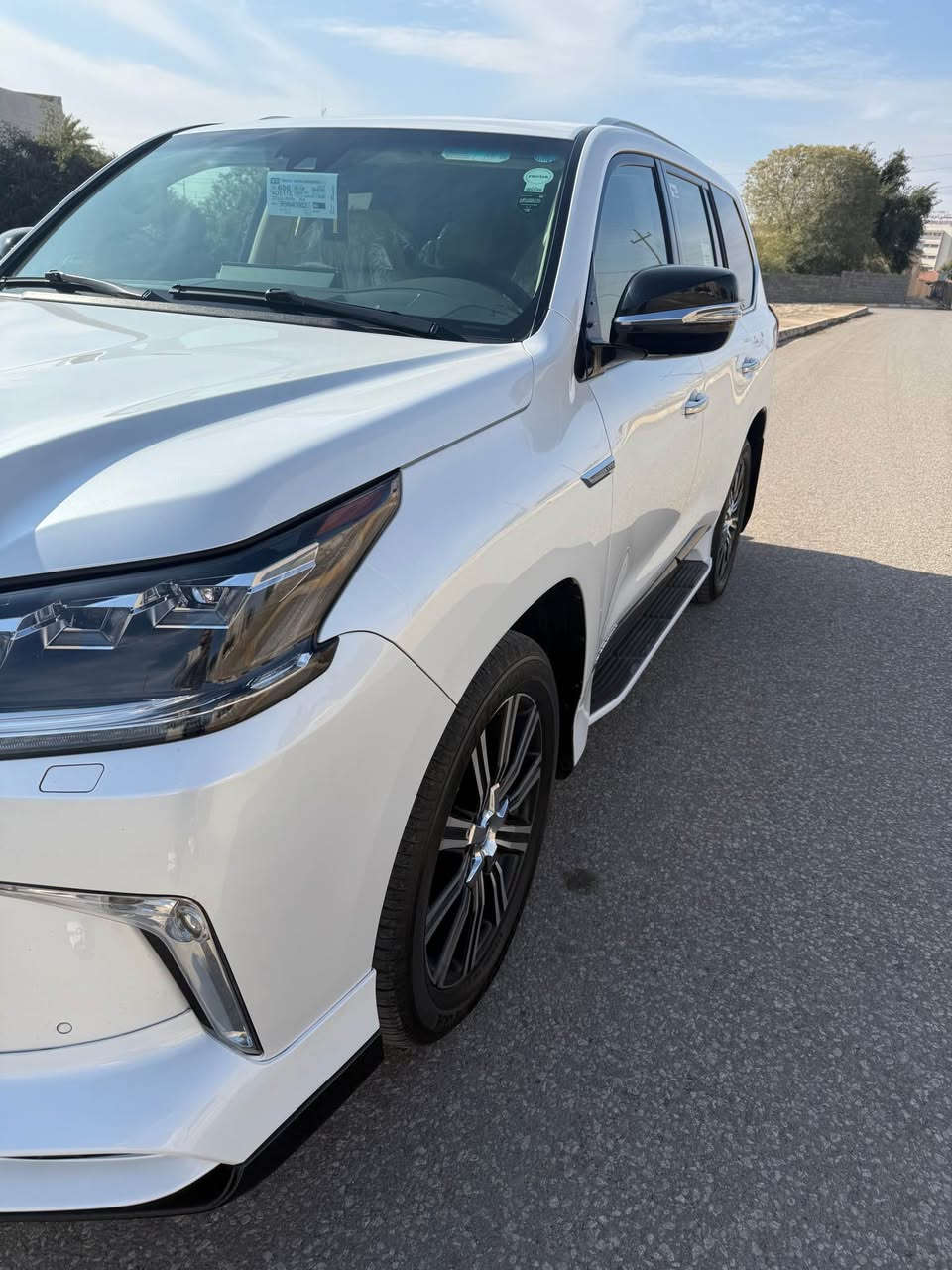 السلام وعليكم البيع 
لكزز موديل 2018   ابريم اصلي فول مواصفات 1/1 معروفه مواصفات لكزز  حلا من الصور كفاله عامه  
رقم شمالي  باسمي  
 ومواصفات الكزز   معروفة  
ماشيه  69  الف  حقيقي 
 بصمات اثنين وكرت كله موجوده بيه غراضه اصليه وعدده  كله موجوده 
تخم تاير جديد شاده  
مكاني الرمادي  رجاء فقط شراي يتصل 
                                             *********** Singapore
