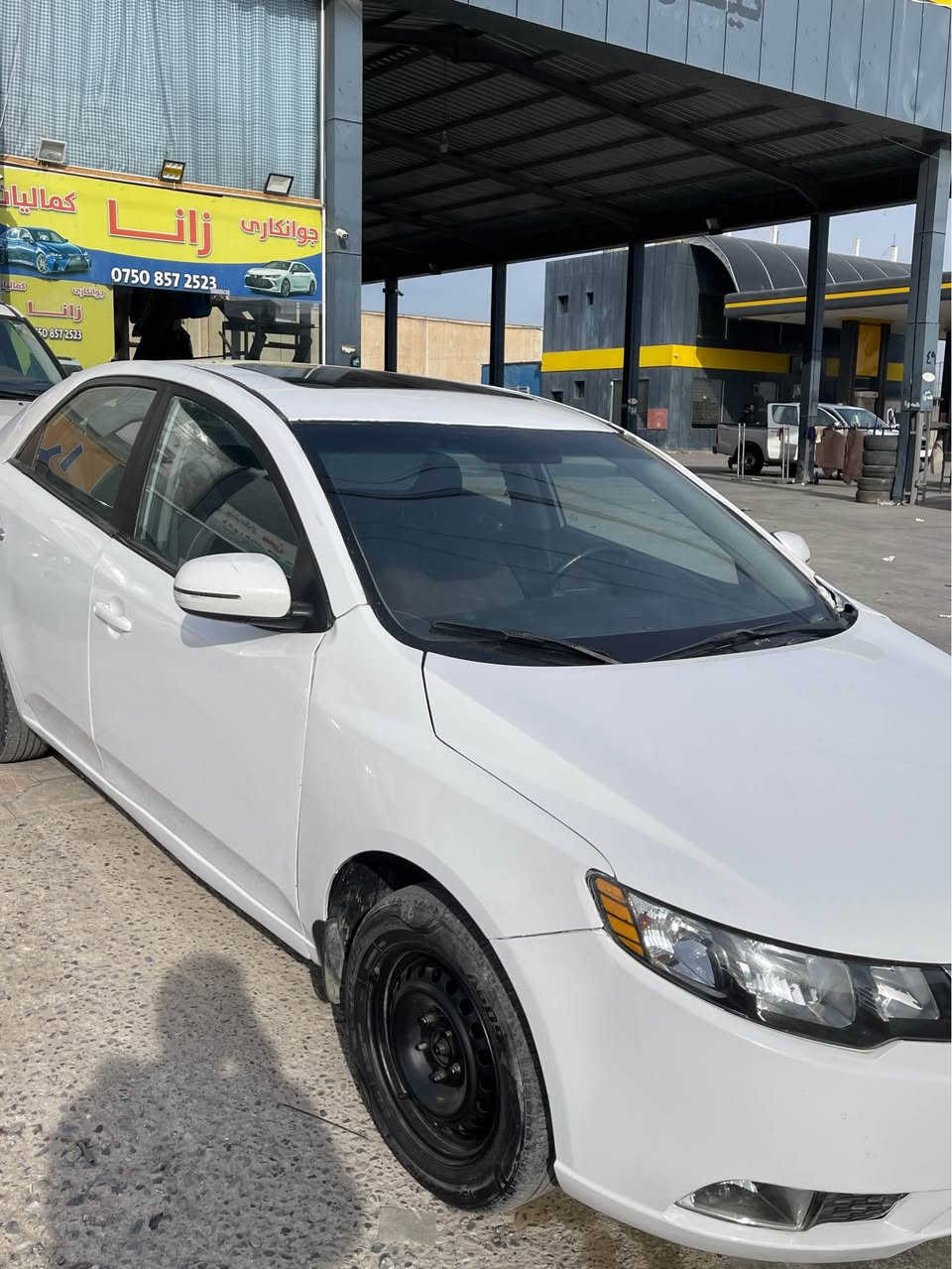 کیا سیراتۆ ٢٠١١ قەپات مواسەفات 
سەیارەکە گێڕ و مەکینە و بڕاوەی و شانسی بەشەرت تەبریتی بەشەرت سەیارەکە عام بۆیاخە بەلایا کەوتووە 
سعری ٧٠ گەڵا و مەجال 
*********** أربيل, العراق
