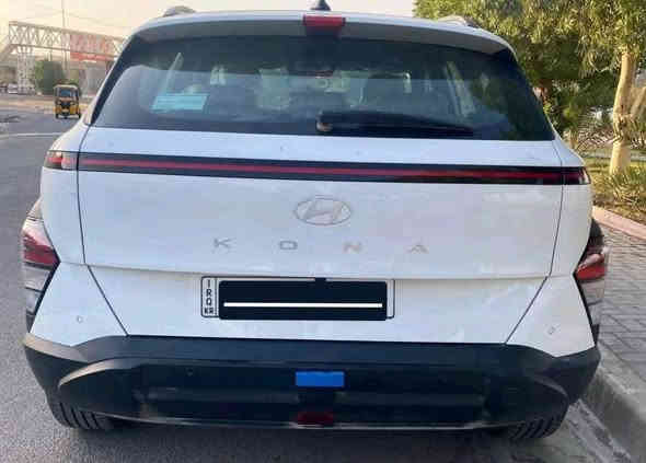� للبيع | هيونداي كونا 2024 خليجي 🚘
✨ فول فول مواصفات (1/1) ✨

🔹 المواصفات:
• بصمة تشغيل عن بُعد
• محرك 2000 دوش
• فتحة سقف بانوراما
• كشن كهرباء أصلي ٣ طكات
• شاشة متصلة + كامرة دوارة
• شاحن وايرليس
• ويل كب حجم 18
• ليدات أمامية وخلفية متصلة + لايت زنون
• قطعتين تبريد + تبريد شاشة
• أنظمة قيادة (Drive Mode)
• حساس أمامي وخلفي
• سايد بريك بصمة + توقف ذاتي

🛡️ مكفولة كفالة عامة من دعامية لدعامية
⏱️ ماشية فقط 33 ألف كم – بعدها ضمان شركة

📍 رقم بغداد
💰 السعر: 198 وبيها مجال بسيط 
📌 العنوان: بغداد – الكرادة 42

📞 للاستفسار والاتصال:  *********** بغداد
