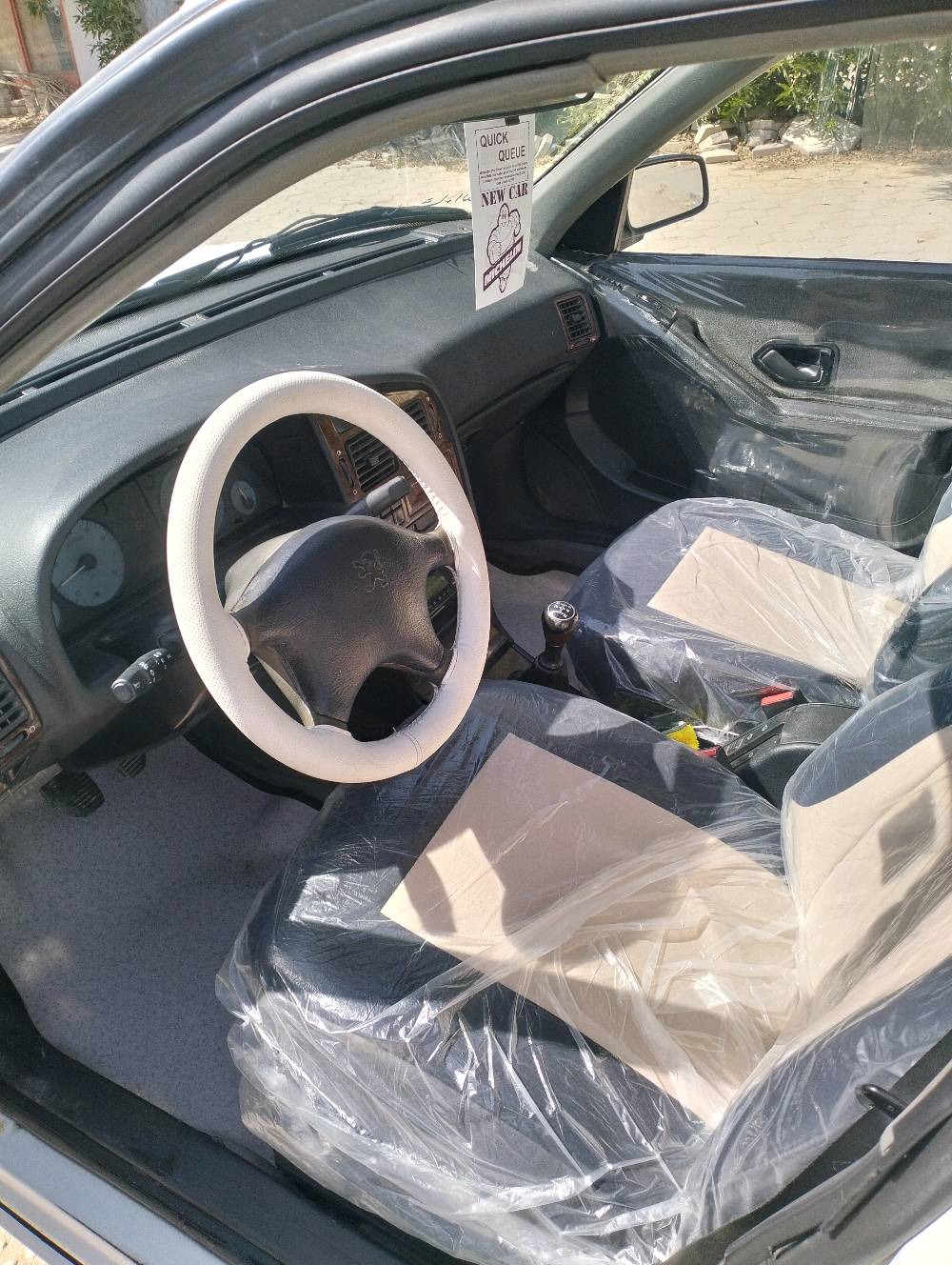 بيجو بارص موديل 15السيارة نصبتها حلوة مدوشمة كشنات ارضيات سفري  العنوان النجف رقم انكليزي راعيها يريد مداور 