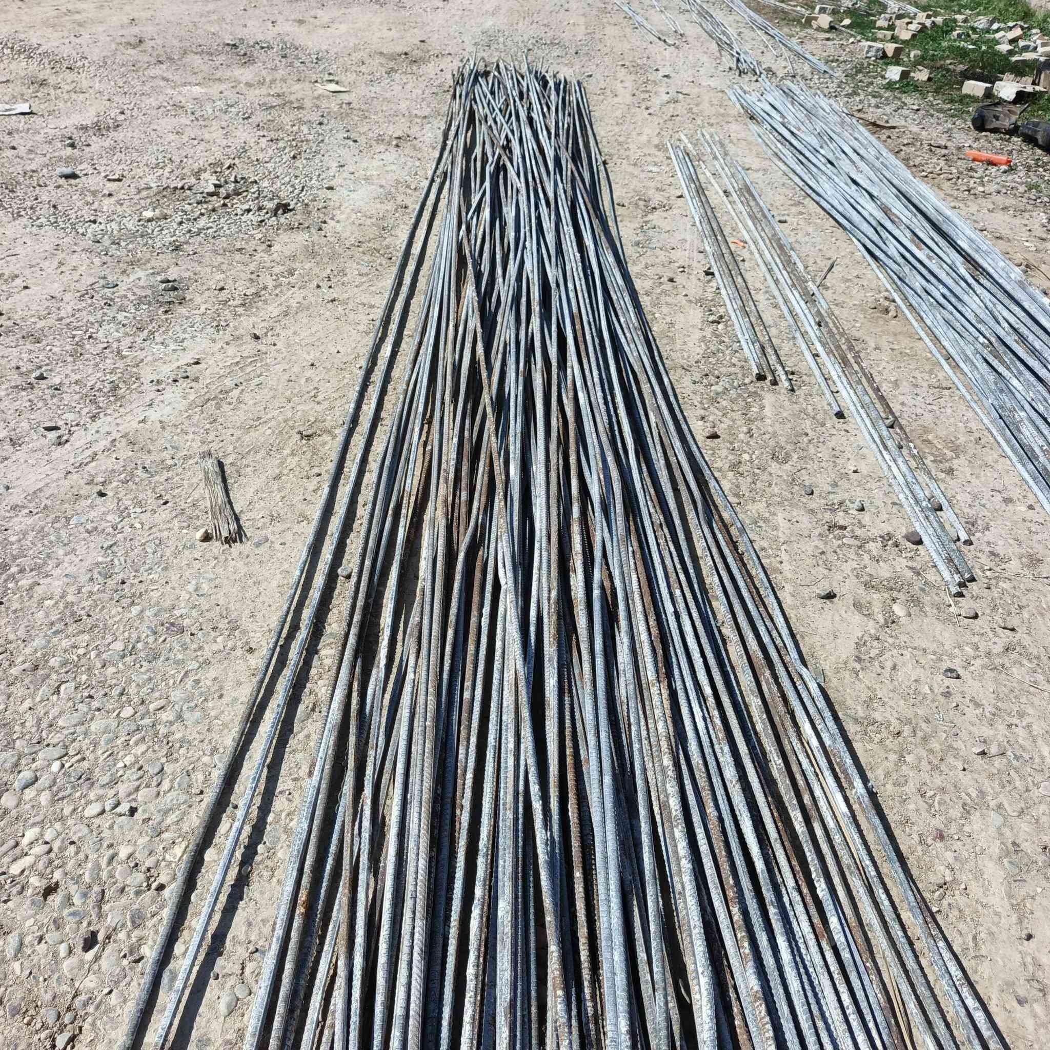 السلام عليكم يوجد حديد  ابل نص اوكراني مستخدم للبيع الطول 6 متر الكميه#طن
سعر الطن 650 قفل اللاستفسار عل رقم ***********
