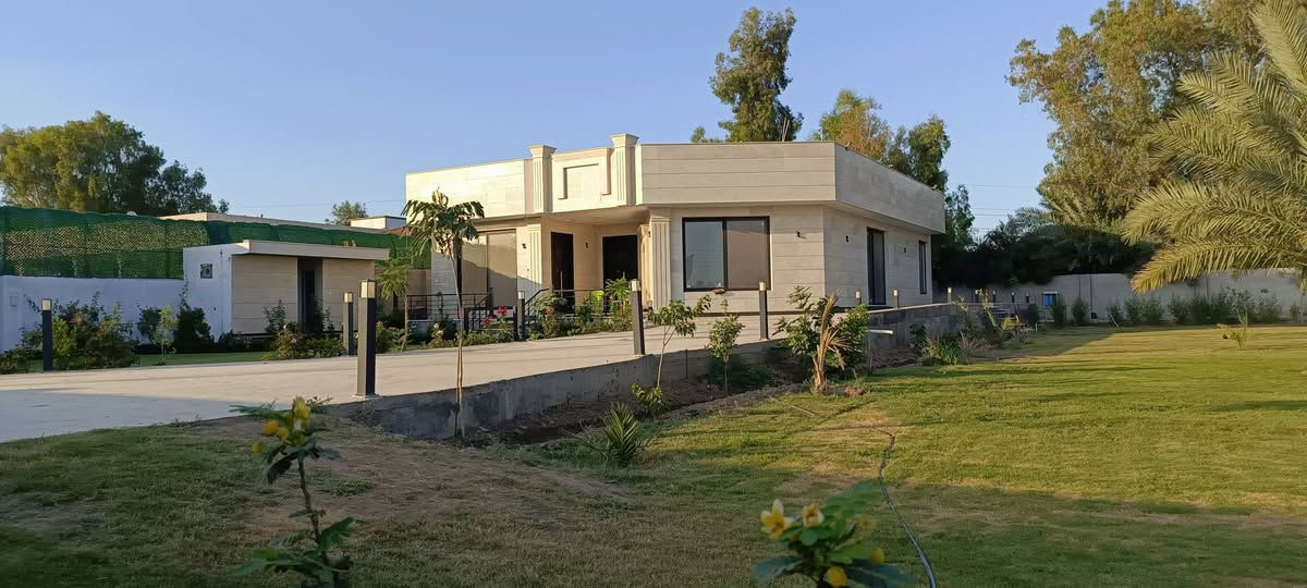 السلام عليكم
مزرعة للبيع دونم واحد
زراعي سند ٢٥ تحويل مباشر في طابو الكاظمية
فيها بيت حديث مودرن بمساحة اكثر من ٢٥٠ متر واجهة مرمر
واقعة في التاجي - شارع معمل الغاز ومكان مميز تبعد عن الكاظمية ١٠ دقائق
متوفر فيها كافة الخدمات ومزروعة بكافة الفواكه من الحمضيات  والنخيل بانواع متعدده 
للاستفسار التواصل مع الرقم ‏‪***********‬‏
