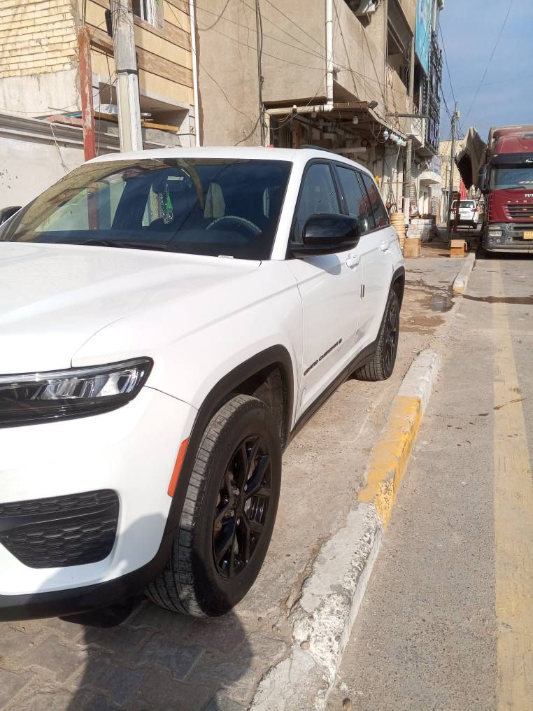 جيب لاريدو موديل 24 خمسه راكب رقم بغداد وارد امريكي حادث بسيط موضح بالصورة نصف الجاملغ وحافه البنيد صبغ بدون تبديل بدون ايرباك فول عدا الفتحه  ماشيه 31للاستفسار الاتصال *********** بغداد, العراق
