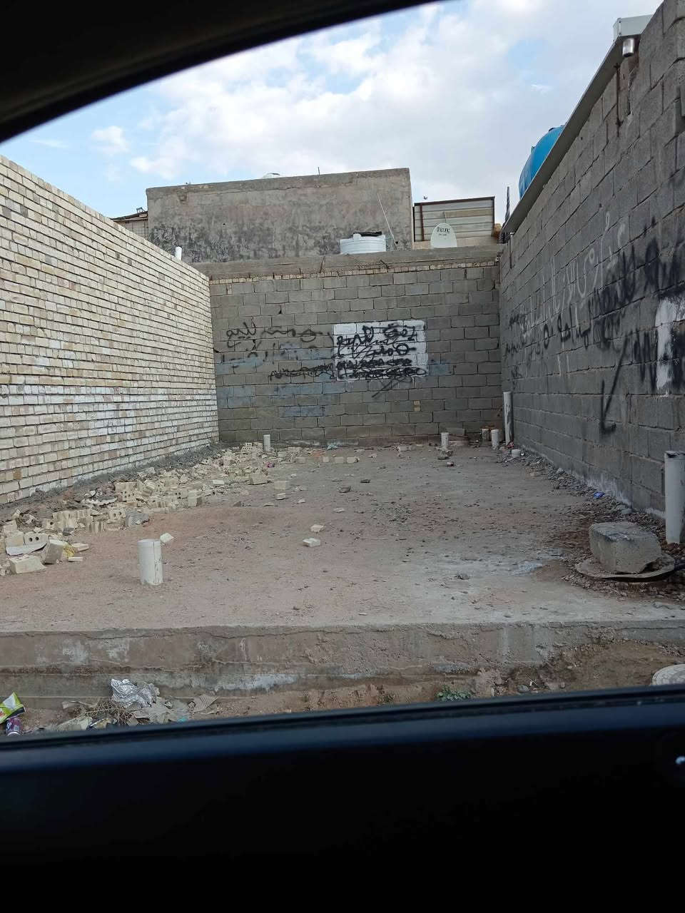 للبيع قطعة ارض زراعي الزهور 50متر
5×10 مشيد عليها رفت 
الزعفرانية زراعي حي الزهور.
الأفرع الي مقابل الساحة والمولدة
للأستفسار اكثر الاتصال على الرقم التالي *********** علي حامد الجواري مكتب المهيب للوساطة العقارية وأنجاز المعاملات
