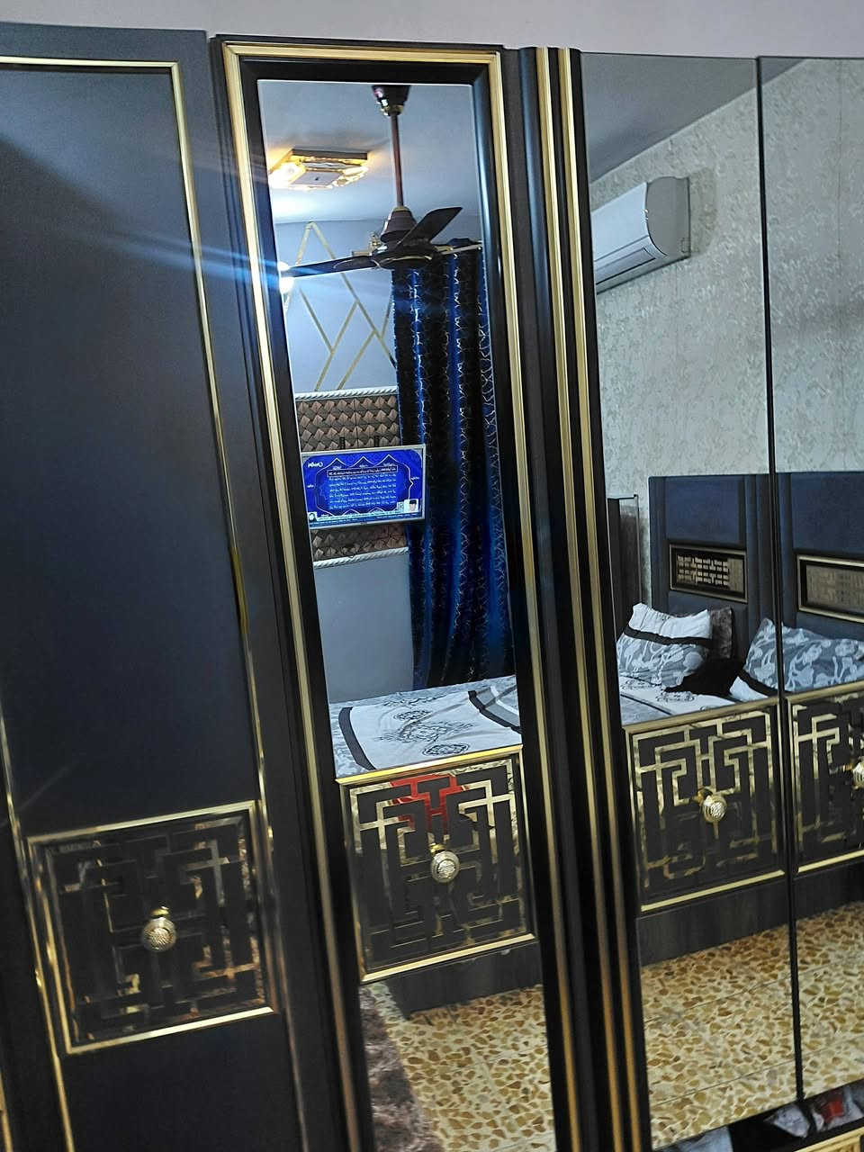 السلام عليكم غرفة نوم نظيفه كلش المنشا تركيا تكمه بلوك ثقيل مشتريها بمليونين السعر
مليون و١٥٠ بيها مجال بسيط المكان بغداد مدينة الصدر الحبيبيه متواجد فيس واتساب رقم الهاتف ***********
