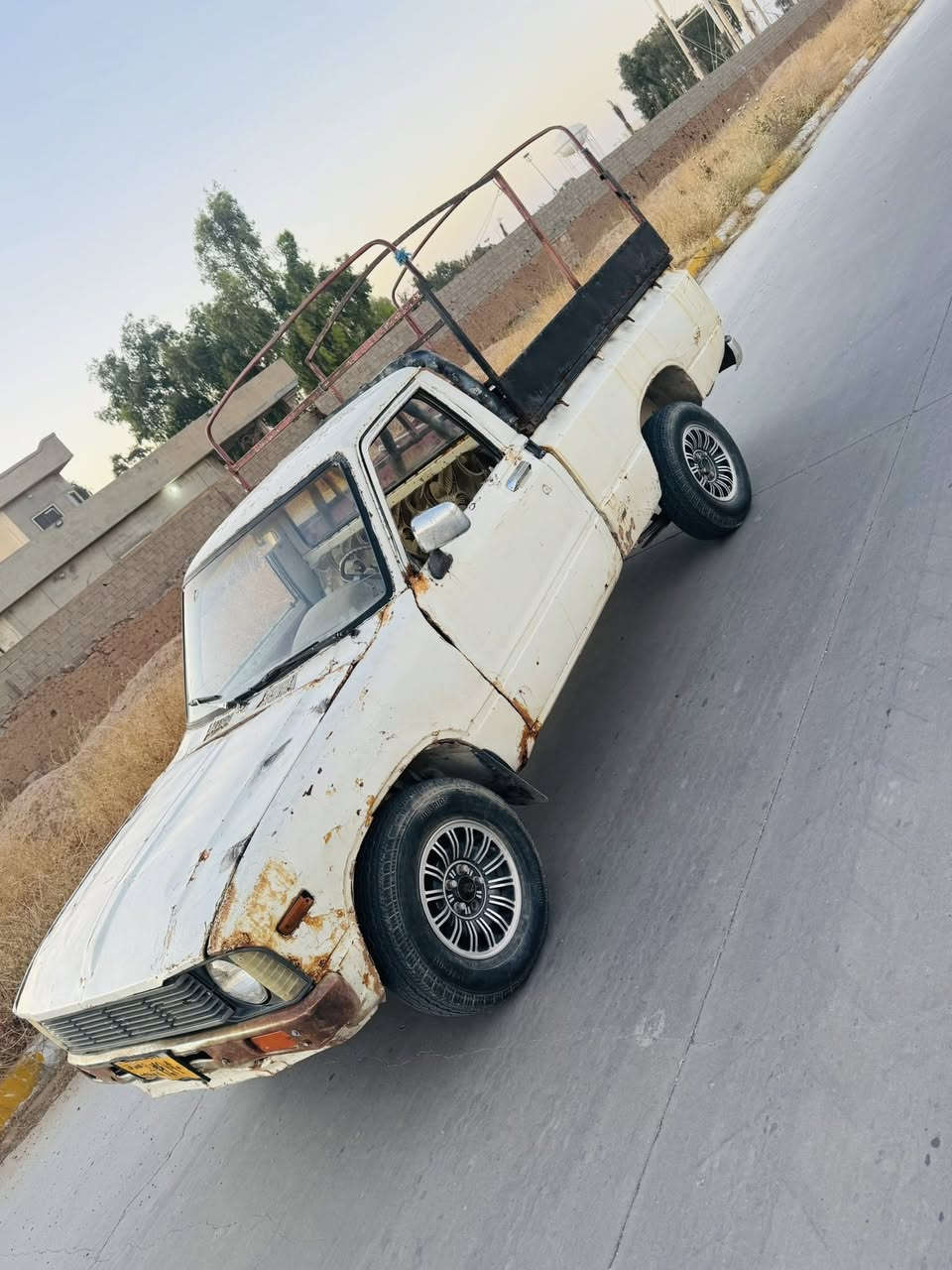 سلام عليكم بيكم موديل 80 رقم نينوى  المكينة شرط الكير شرط الشاصي شرط ابيع كوم كوم حديد  مكفوله من كلشي  حديد السعر ١12 المكان الحويجه  وهذا رقمي ***********
