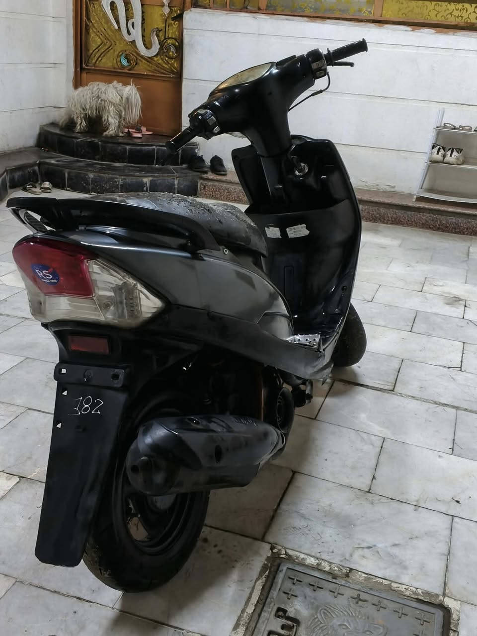 السلام عليكم دراجه ماكس عدله للبيع بوشه 55المشيفه شلعه ومعدل مكاني فلكه حي النصر بغداد السعر 425وبيهة مجال الاتصال ***********
