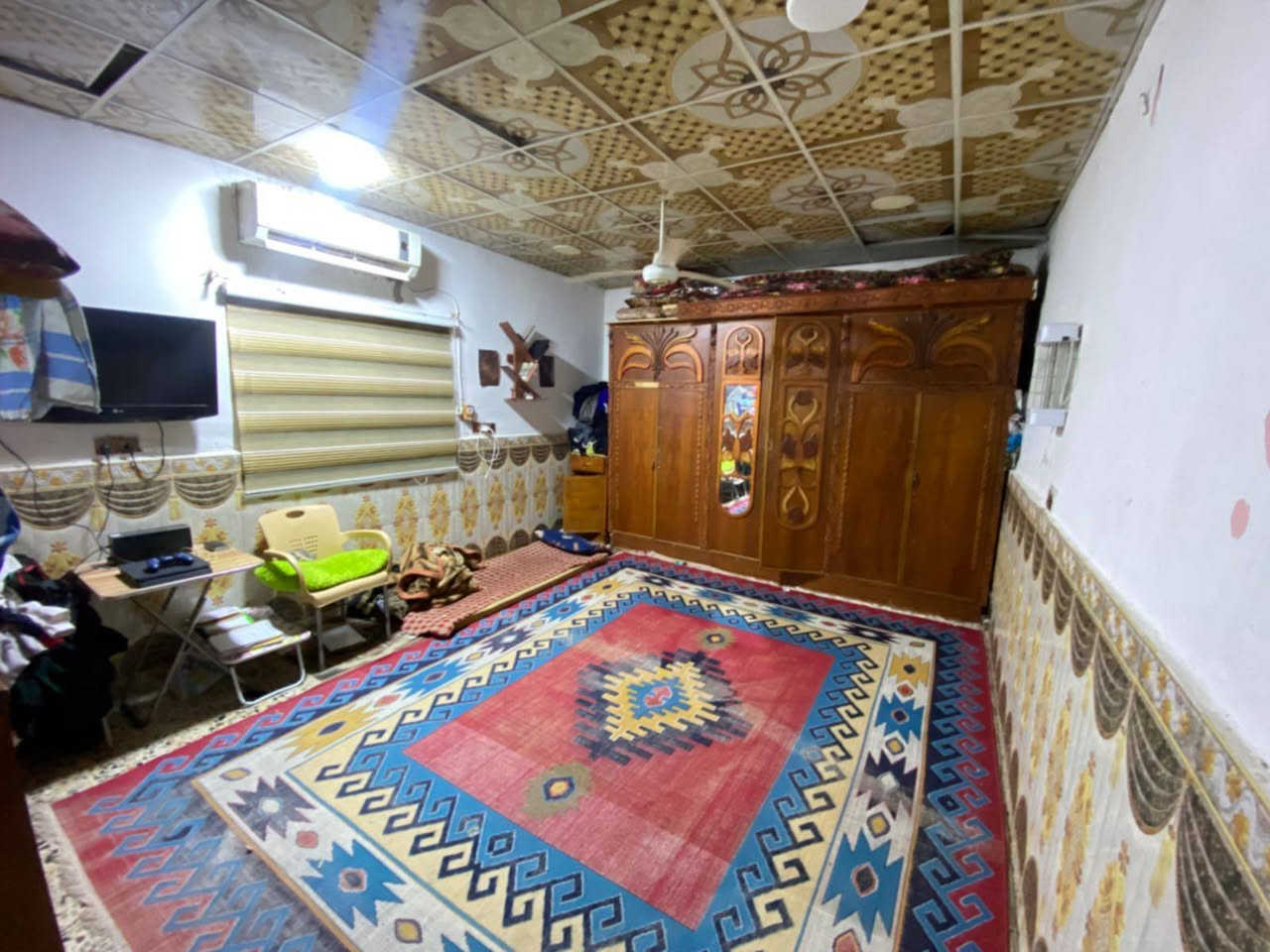 للبيع 100متر طابق واحد الشعله الدوانم وره السجه شارع أبو دراج بالبدايه والسعر  مناسب وتدللون  👍50👍وهم بي مجال قليل استفسار ***********
