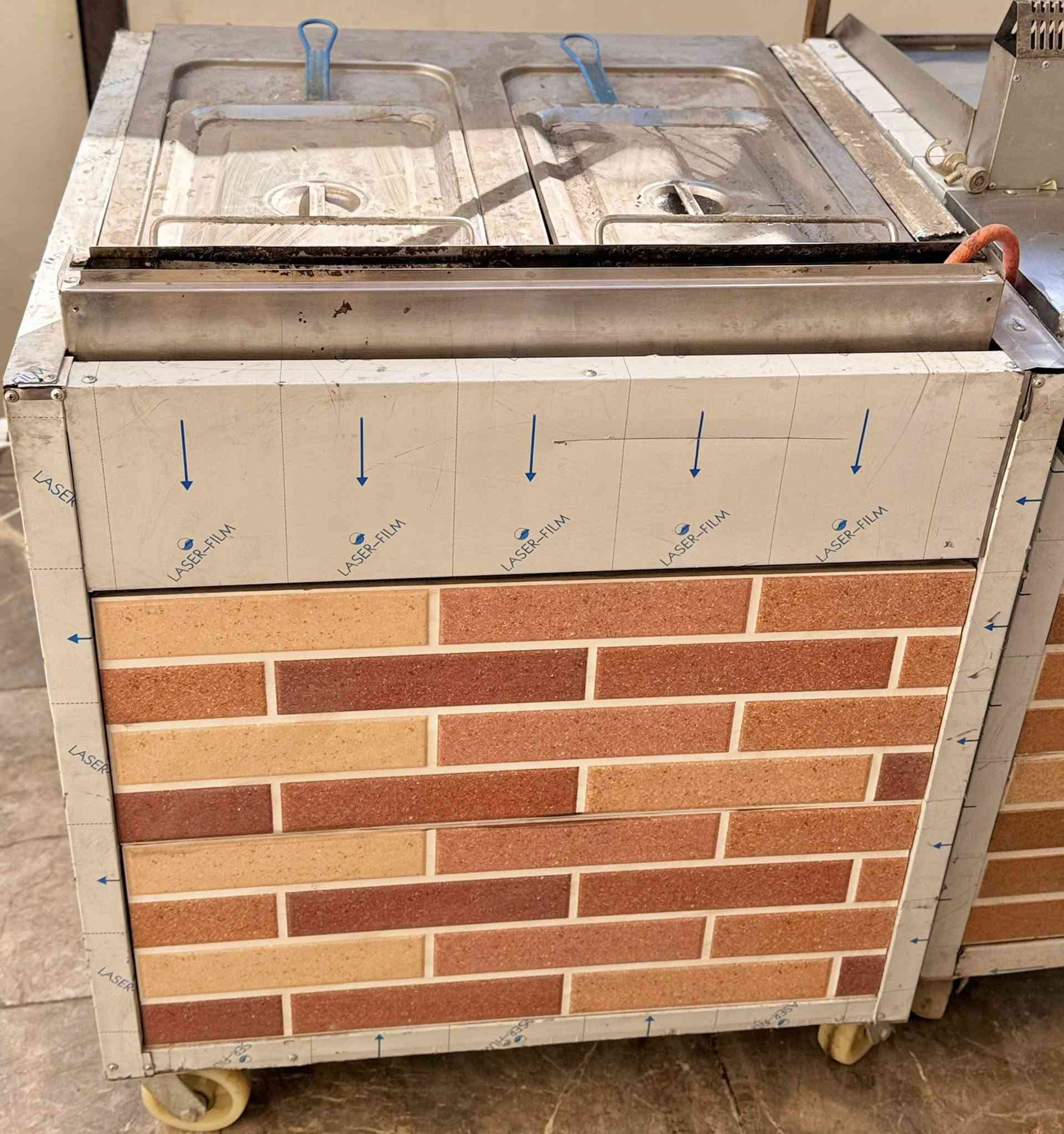 قلاية حوضين 6 مدافع مع عربانة بركر جديدة مع گرلر جديد واثنينهم مغلفات بسيراميك نظافة 95‎%‎ الي يأخذهن يشتغل بيهن يوم ثاني
 0771 629 8977‬
