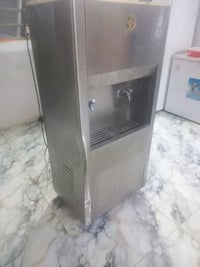 براد ماء • شرط ثلج • نضيف