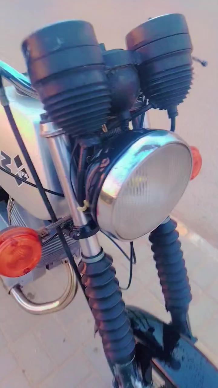 سلام عليكم اخوان ماطور للبيع  بدون  تلت ارباعه غراضه الماني دراجه ماعايزه اي شي دينمه وارمجر اشاير بك لايت  كابريتر كله الماني مقدم دسك مقدم كله الاماني كشن الماني مابي لحيم بس بلخشم تفاصيل أكثر اتصل وبيك خير ودلل مكاني رميثه  ***********. ***********.
