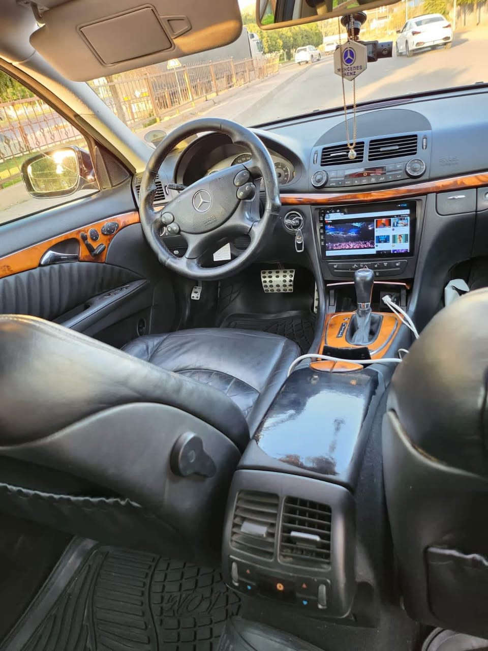 مارسدس
منفيس عصلي 
موديل2007
رقم اوربي شرط
دين و دزين شرط
غرامه و و كاله مرور
حجم مكينه 350و6بستن
كيرا و مكينه شرط 
سقف و حيزام شرط
3قتعه به خ
بي دا خلي
مكان دهوك
سعر90مجال
رقم تلفون*********** دهوك, العراق
