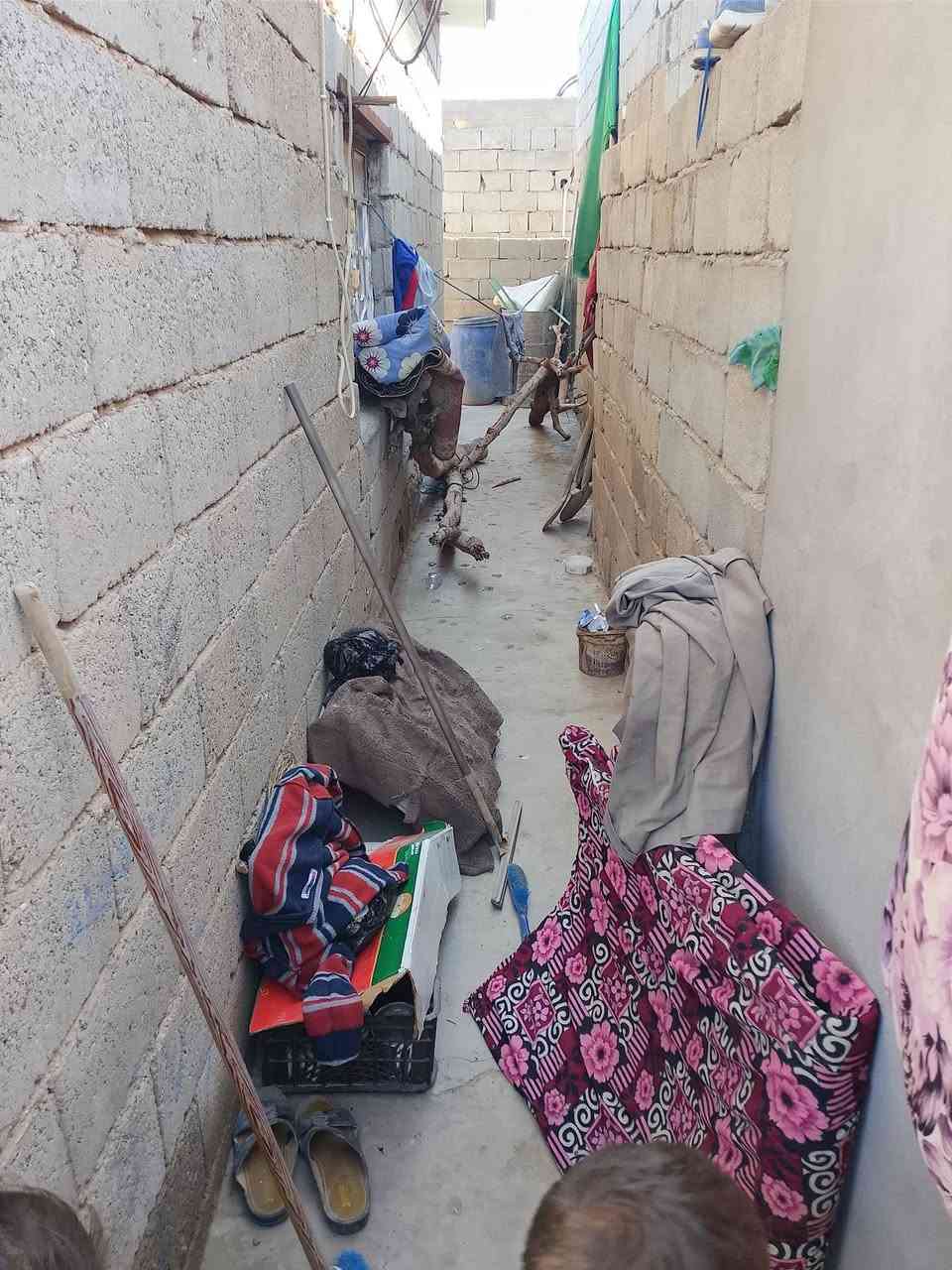 بيت للبيع مساحته ٢٠٠م في دور النواب ضباط مقابيل نزلة السياسين مرقم من قبل البلدية  ماء وكهرباء ومجاري للأستفسار الاتصال على الرقم ***********
