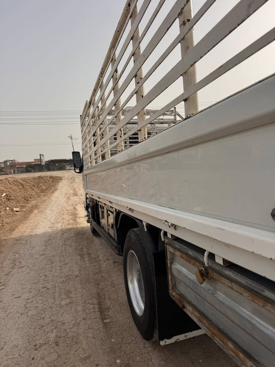 السلام عليكم 

كنتر موديل 2015  رقم ديالى للبيع 
مكينه بلاديه وضع الشركه 
مكفوله من الحادث والصبغ والبارد 
تايرات  تخم برجستون اصلي 
ويلات كروم جديدات 
تدفئه و تبريد شغلات  
تانكي كاز 200 لتر
العنوان ديالى بعقوبه 
السعر 220 
 للاستفسار الاتصال ع الرقم 
***********
