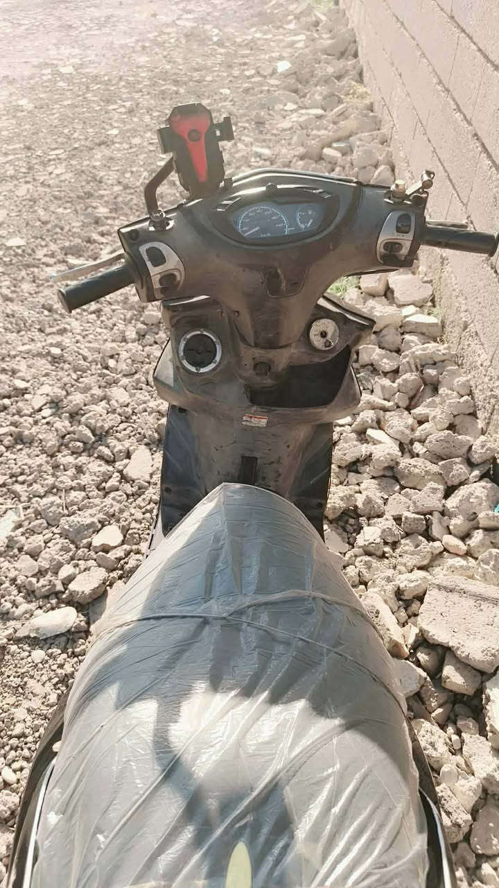 سلام عليكم جيتي ار للبيع دراجه خير من الله ما ناقصها شي بس ترتيب اشويه شغاله كهربائيات  كلها آჂ̤ نقص مابيها يرادلها ادامه بسيطه دراجه بلاديه كلها السعر 750وبيها مجال مكان ديالى بعقوبه لاستفسار اتصل ودلل ***********
