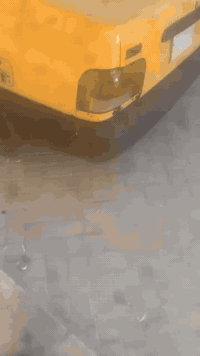 سلام عليكم سيارة سايبه 2011 كير مكينه جدد بيهة شواصي خايسه وعليها غرامه مروريه هيئه ماعرف شكد عليه رقم مثنى مشروع وطني ابيضّ ألماني 
سعر سياره 14وبيها مجال عنواني بغداد الاعظمية رقم ***********الشراي يتصل لا تعبني ولا أتعبك
