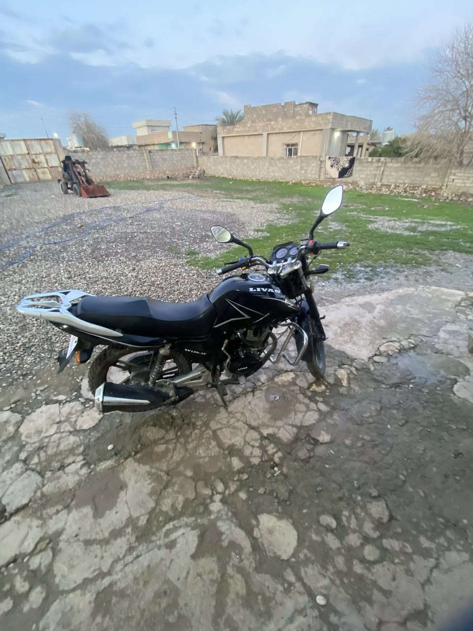 ماطور لبيع شرط من التاير لتاير  محرك ميه وخمسين كلشي شقل بي مايعوزي شي سعر 900وبي مجال ***********
