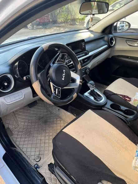 اسلام عليكم كية سيراتو 2024 كفالة عامة 
ماشية 28 الف 
محرك 2000
داخل لونين 
مسويلها نضام حماية راديترات 
عارضها 183 
بيها شخط زغير بكد الاصبع فقط منزل صورتة بس هاذ 
مكاني بغداد 

***********
