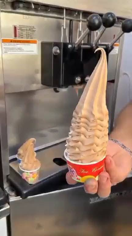 السلام عليكم .. للبيع
مكينة الكتروفريز امريكية نظيفة تبريد ماء

بغداد / 7713815820
