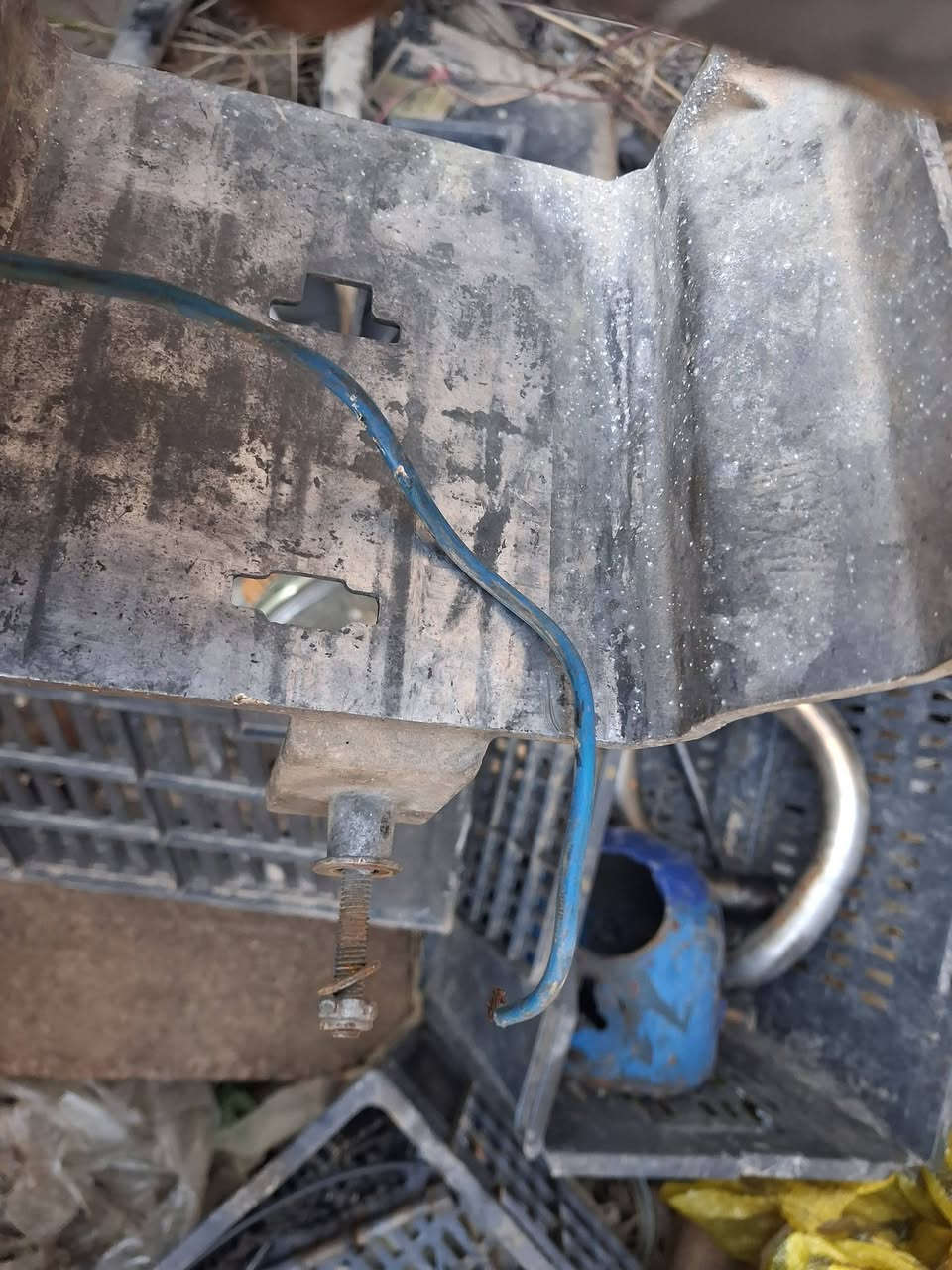 سلام عليكم للبيع قاعدة باتري ٨١ حيل نظيفه  السعر  ١٥مكاني فلوجة هاتف ***********يوجد توصيل جميع محافظات من رخصت مدير الكروب المحترم
