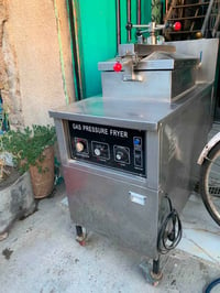 غراض مطعم مستعملات نضيفات للبيع رقم التواصل وموجود بي واتساب 077163468...