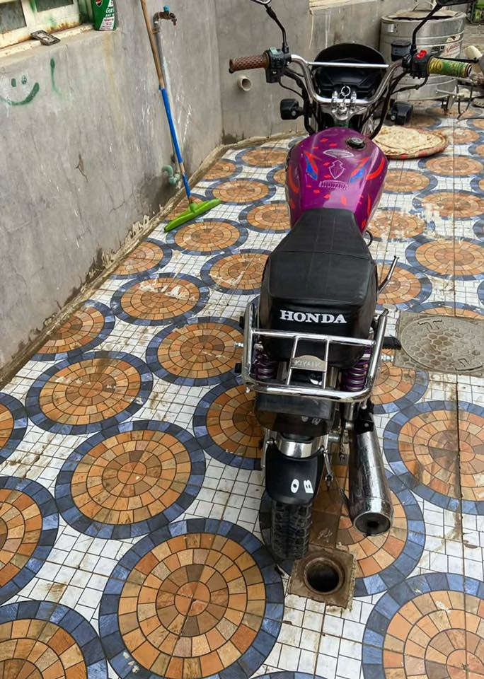 سلام عليكم 
 للبيع او مراوس ابوكسر دراجة نوع نامة برو  5 كير الدراجة مختمة  كلهة ختم واحد موديل 2023 بيهة محرك مال 2025 بيهة ورقة وحدة حجم المحرك 200 شلعة ومعدل تشك الكاع دراجة كفالة تايرات جديدة جوبلس مو جوب ويالة اي عواج ما بيهن بريك امامي خلفي كلة شغال الدراجة بيهة نقص باتري الباتري مرات يشغل ومرات لا وصفاحية اليمنة واشاير خلفية يكلفنك٢٥ اللف دشبول ألكتروني شغال رون وكيج بانزين وشحن الباتري
سعر 650 وبيهة مجال حك الجية
مكاني بغداد قضاء المحمودية
*********** واتساب
*********** اتصال
@
