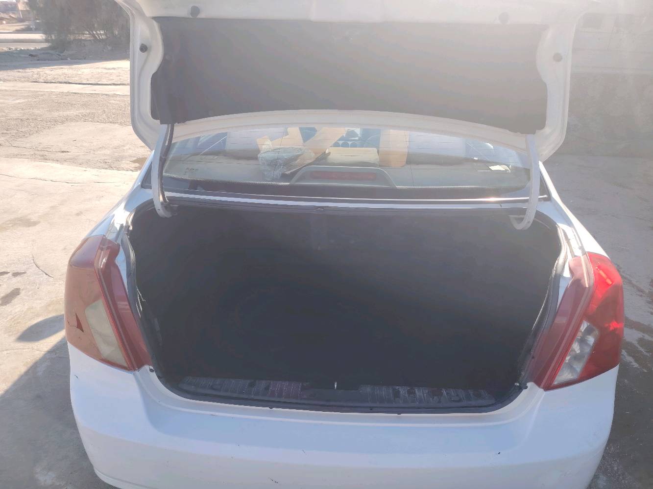 سيارة شيفروليه لون أبيض للبيع. بحالة جيدة ومتينة، مثالية للاستخدام اليومي. داخلية نظيفة ومفروشة بشكل مريح. تسع الباركات الأمامية والخلفية بالإضافة إلى مساحة تخزين واسعة في الصندوق. 

السعر قابل للتفاوض. للمعاينة أو للاستفسار، يرجى الاتصال عبر الرسائل.