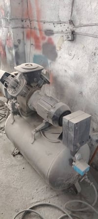 كمبريسر اطلس سويدي للبيع ع الفحص والضمان.  السعر 12 ورقه 07839333674